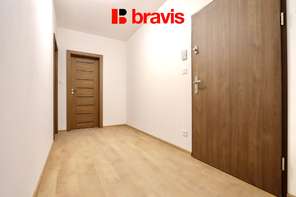 Pronájem prostorného bytu 1+kk, Brno - Starý Lískovec, ul. Kroupova, novostavba, parkovací stání, sklep