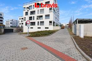 Pronájem garážového stání, ul. Karla Kryla, 12 m2, Brno - Sadová