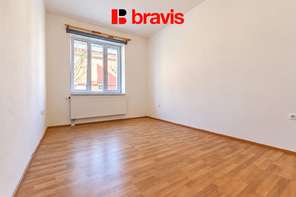 Pronájem bytu 2+1 56 m², Brno - Husovice, centrum, klidný vnitroblok, kolárna