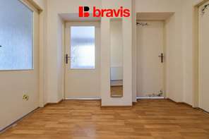 Pronájem bytu 2+1 56 m², Brno - Husovice, centrum, klidný vnitroblok, kolárna