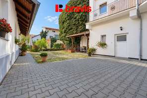 Pronájem bytu 2+1 56 m², Brno - Husovice, centrum, klidný vnitroblok, kolárna