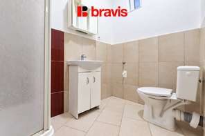 Pronájem bytu 2+1 56 m², Brno - Husovice, centrum, klidný vnitroblok, kolárna
