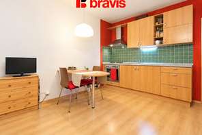Pronájem bytu 1+kk, Brno - Líšeň, ulice Molákova, zařízený, balkon, sklep