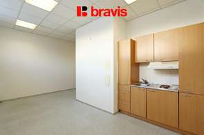 Pronájem obchodních prostor, 277 m², ulice Žerotínova, Vyškov, možnost přestavby, garážové stání