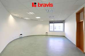 Pronájem obchodních prostor s výlohami, až 277 m², ul. Žerotínova, Vyškov, klimatizace, možnost parkování v budově