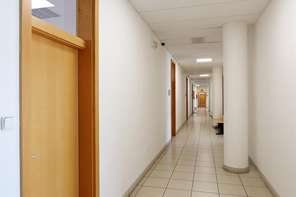 Pronájem obchodních prostor s výlohami, až 277 m², ul. Žerotínova, Vyškov, klimatizace, možnost parkování v budově