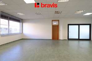 Pronájem obchodních prostor s výlohami, až 277 m², ul. Žerotínova, Vyškov, klimatizace, možnost parkování v budově