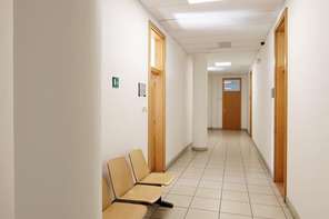 Pronájem obchodních prostor s výlohami, až 277 m², ul. Žerotínova, Vyškov, klimatizace, možnost parkování v budově