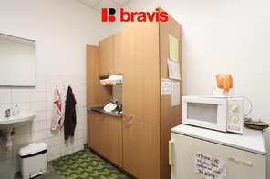 Pronájem obchodních prostor s výlohami, až 277 m², ul. Žerotínova, Vyškov, klimatizace, možnost parkování v budově