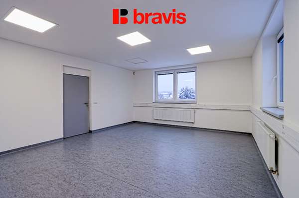 Podnájem kanceláře 29,7m² v nové administrativní budově v Popůvkách u Brna