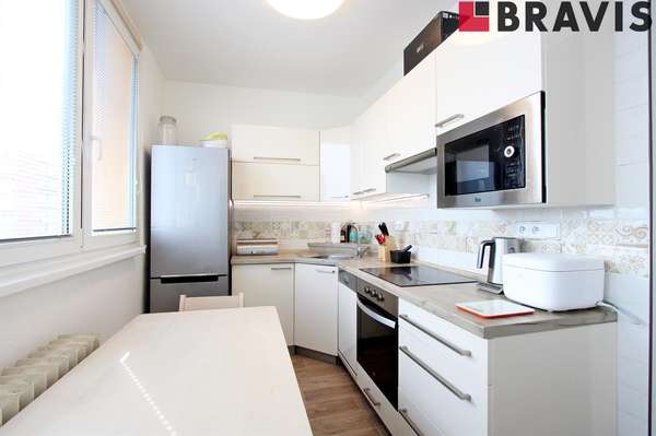 Pronájem bytu 1+1, ul. Loosova, Brno - Lesná, sklep, po rekonstrukci, zařízený