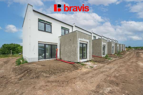 Prodej moderní novostavby rodinného domu 5KK (č.8) v Křenovicích u Slavkova, pozemek 596 m2, 2x parkování