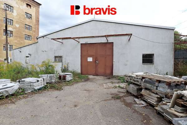 Pronájem skladovacího prostoru v uzamčeném areálu, Dukelská třída Brno - Husovice, více prostorů