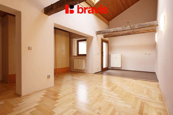 Pronájem bytu 2+1 70,3m², ulice Čelakovského - Slavkov u Brna, dvorek 3,4m², parkování, klidná lokalita