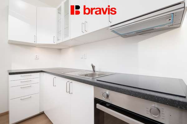 Pronájem jednotky 1+kk, ul. Rázusova, balkon, částečně zařízený