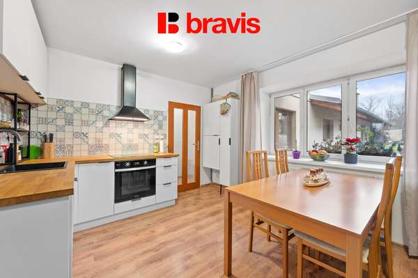 Prodej RD 6+1, řadový, postupná rekonstrukce, dvůr s venkovním bazénem, zahrada, letní posezení, Vyškov - Dědice