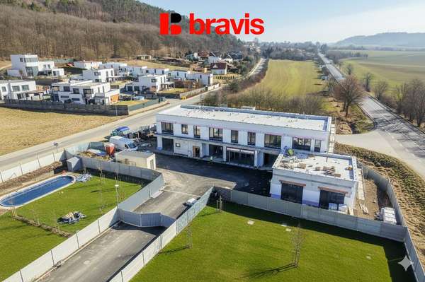 Prodej nebytového prostoru o dispozici 1KK v moderní novostavbě polyfunkčního domu, 61,7m2, Lipůvka u Brna, parkovací stání v ceně