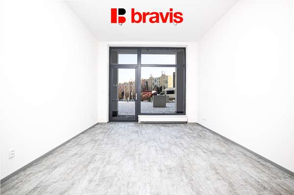 Pronájem obchodního prostoru 35 m2, Brno - Černá pole, ul. Tř.Generály Píky, s výlohou a park.stáním