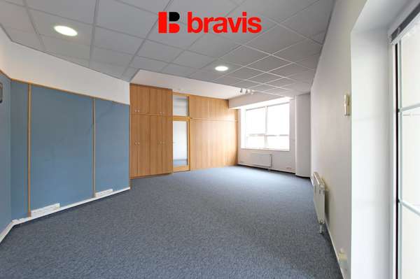 Rent of a bright and spacious office of 84 m² with a large loggia, kitchen and bathroom - air conditioning, two separate rooms, great location in the center of Brno