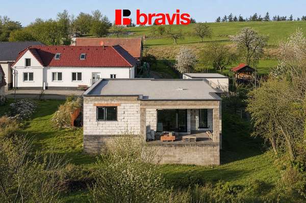 Prodej nedostavěného bungalovu 5+kk s dvojgaráží a terasou, pozemek 551 m² – Bousín, okres Prostějov