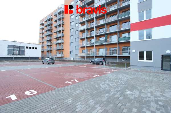 Pronájem vyhrazeného parkovacího stání č.22 ve vnitrobloku za závorou, ulice Božetěchova, Brno- Královo Pole