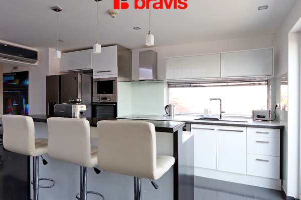 Pronájem mezonetu s nádherným výhledem na Brno a dispozicí 3+kk, Brno - Ponava, ulice Domažlická, terasa, balkon, sklep, klimatizace, kinoplátno a úklid dvakrát měsíčně v ceně