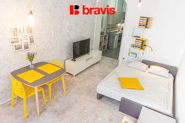 Pronájem bytu 1+1 30 m², Brno - Staré Brno, ulice Křížova - klidný vnitroblok v blízkosti Mendlova náměstí