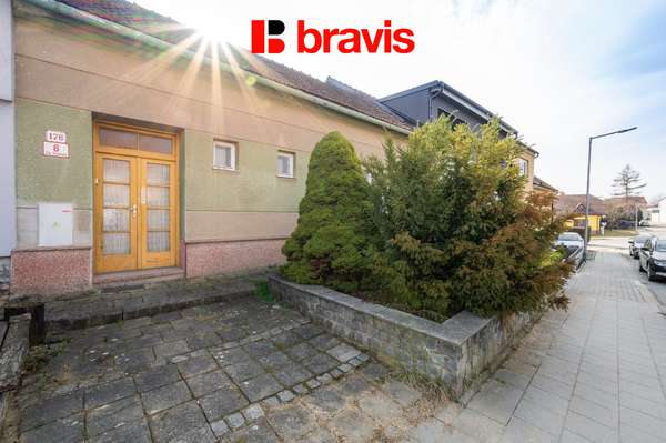 Prodej rodinného domu 4+1, Střelice u Brna, dvůr, předzahrádka