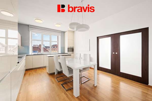 Prodej bytu 3+1, ulice Kotlářská, Brno - Veveří, krb, balkon, šatna, technická místnost, sklep, společný vnitroblok se zelení