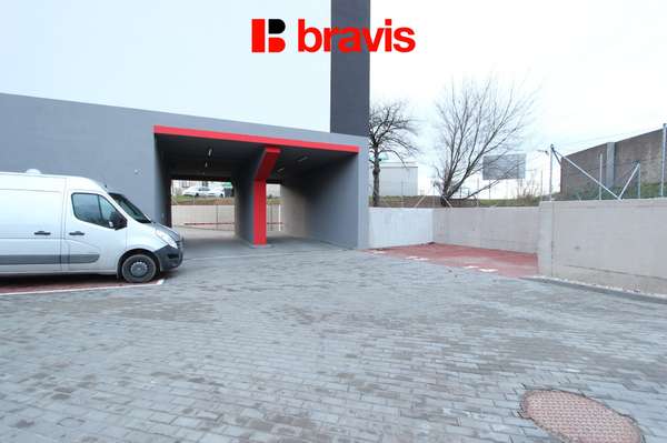 Pronájem vyhrazeného parkovacího velkého stání, 18,2 m2, ulice Božetěchova, Brno- Královo Pole