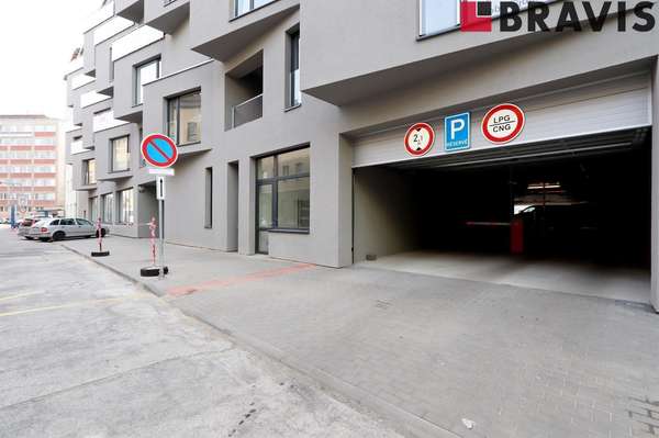 Pronájem dvou garážových stání, ul. Křenová, Brno - Trnitá