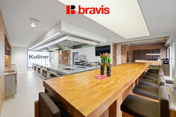 Pronájem kuchařské školy, Moravany u Brna, kompletně vybaveno, 8 parkovacích míst v ceně