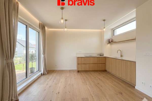 Prodej moderní novostavby bytu 2,5+KK, 56 m2, Lipůvka u Brna, balkon, parkovací stání a sklep v ceně