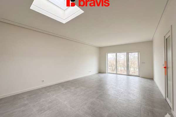 Prodej moderního, prostorného ateliéru 2+kk, 73m², šatna, parkovací stání, Lipůvka u Brna