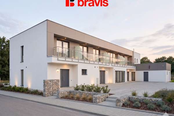 Prodej moderního, prostorného ateliéru 2+kk, 73m², šatna, parkovací stání, Lipůvka u Brna