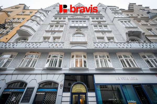 Exkluzivní prodej bytu 3+kk, Brno- centrum, Jakubské náměstí, balkón, zimní zahrada.
