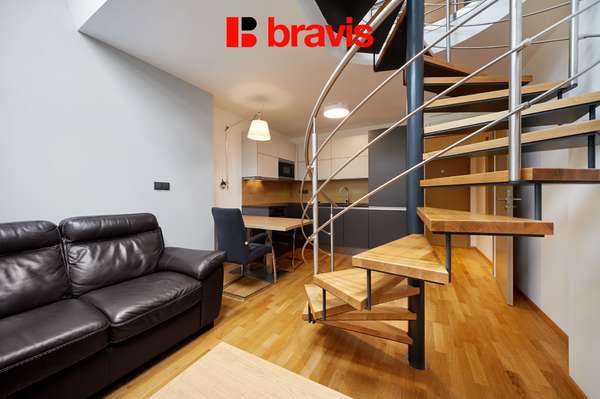 Pronájem luxusního mezonetového bytu 2+kk, v centru Brna na ul. Jánská, zařízený, klimatizace, internet v ceně