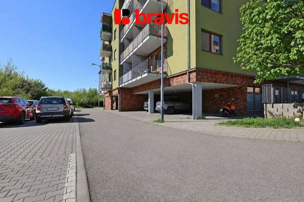 Pronájem garážového stání ul. U Leskavy, 17 m², Brno - Starý Lískovec