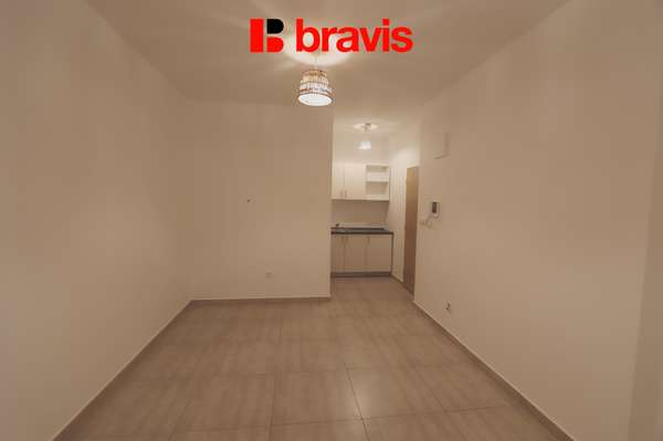 Pronájem nebytového prostoru,  Brno - Jundrov , ul. Veslařská, částečně zařízený, možnost parkování