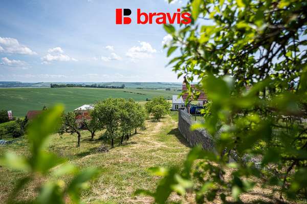 Prodej stavebního pozemku 1 323 m² v obci Viničné Šumice