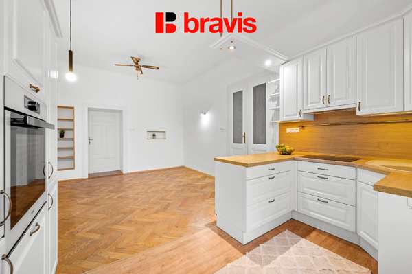 Exkluzivní prodej bytu 3+kk, Brno- centrum, Jakubské náměstí, balkón, zimní zahrada.