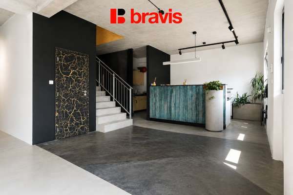 Rent commercial Commercial premises 280 m², Moravany