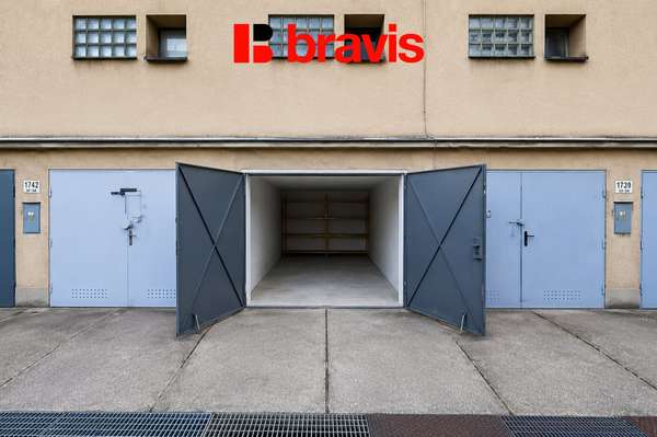 Prodej garáže o velikosti 17 m², Brno-Lesná, ulice Barvy