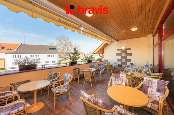 Prodej gastronomického a zábavního komplexu: v srdci Hodonína, pozemek 1000m² , dvě restaurace, bowling, kulečník, šipky