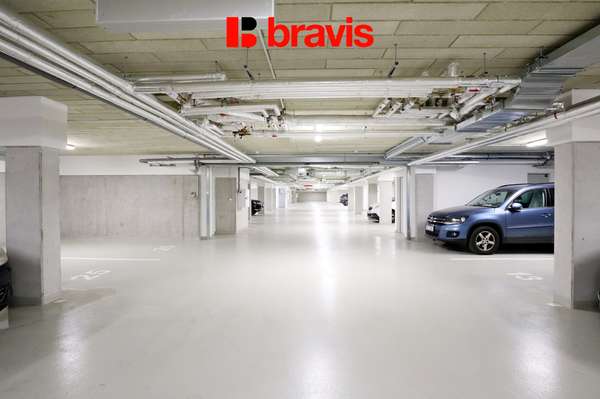 Pronájem garážového stání 12 m², ulice Jižní, Brno - Horní Heršpice