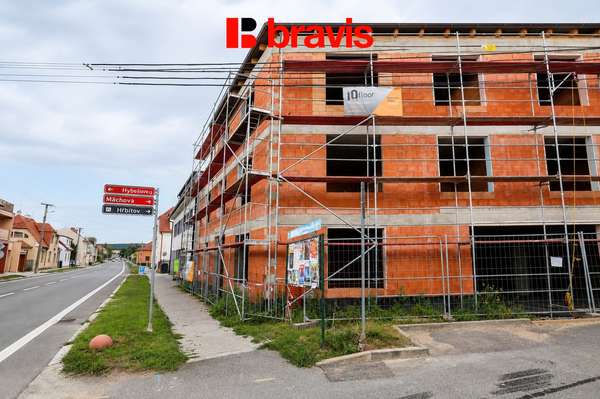 Pronájem obchodního prostoru 30 m², Rosice ul. Brněnská, novostavba, možnost dokončení dle vašich představ
