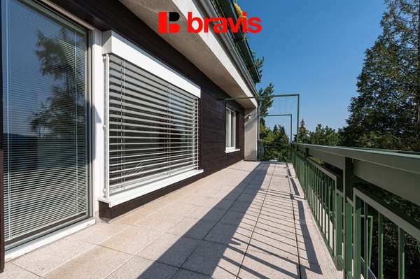 Pronájem prostorného bytu 4,5+1 s terasou, balkonem, garáží  – Brno, Stránice, ul. Rezkova