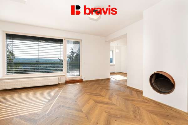 Pronájem prostorného bytu 4,5+1 s terasou, balkonem, garáží  – Brno, Stránice, ul. Rezkova