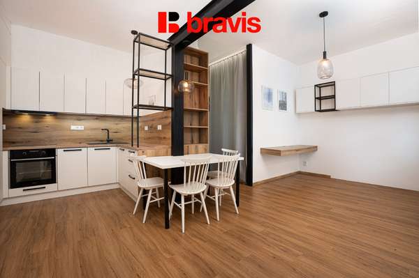 Pronájem bytu 1+kk se spací nikou, Brno - Zábrdovice, ul. Bratislavská, částečně zařízené, blízko do centra
