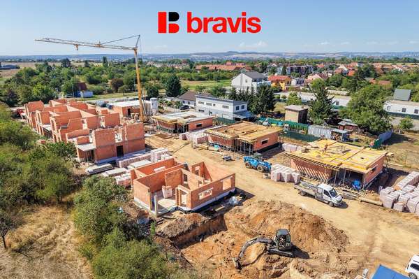 Prodej moderní, nízkoenergetické novostavby, byt 4+kk, 80,6m², Tuřany, dvě terasy, zahrada 56,6m² možnost sklepa a parkování
